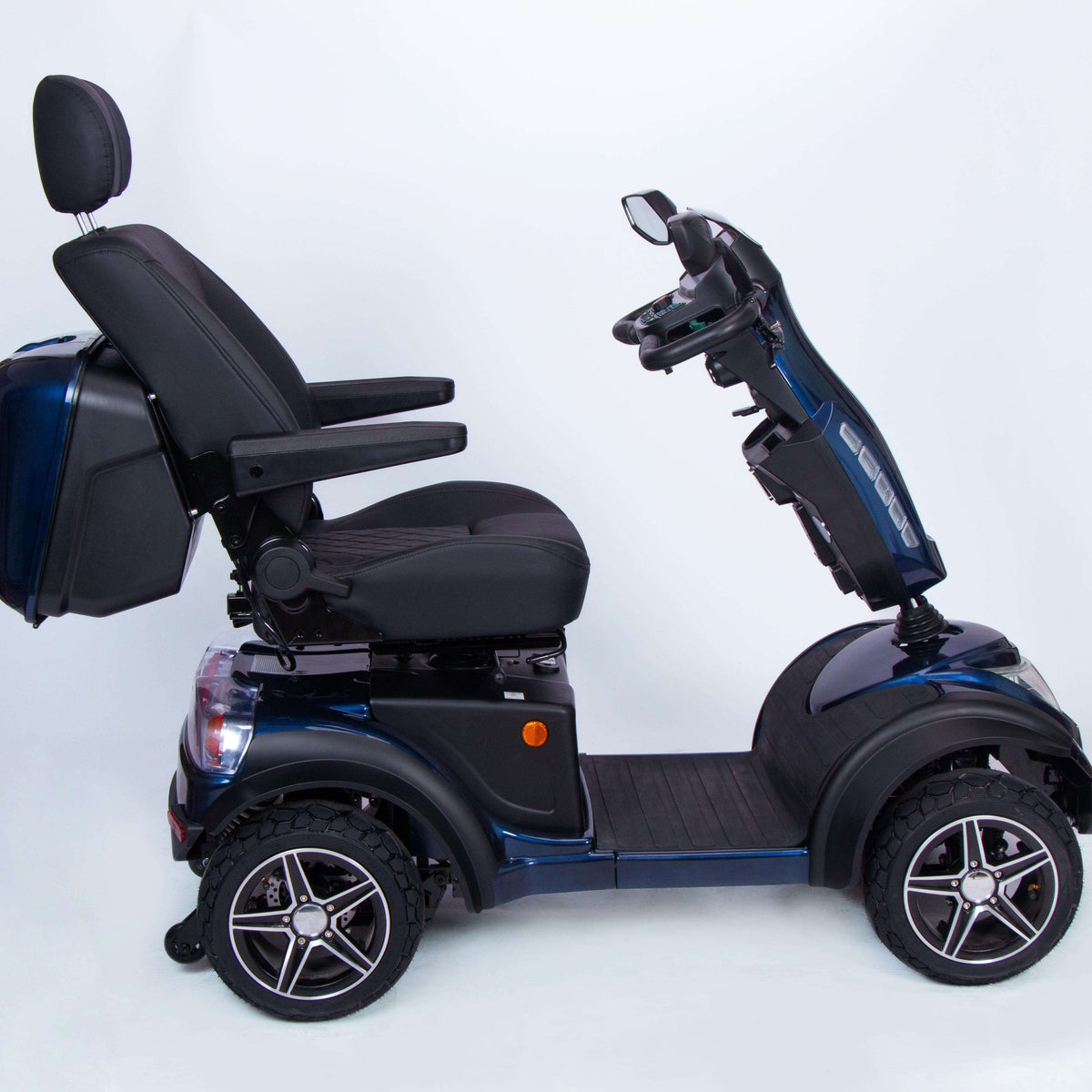 Freedom Elite Premium Mobility Scooter – wheel and tyre detail – Rockport Mobility